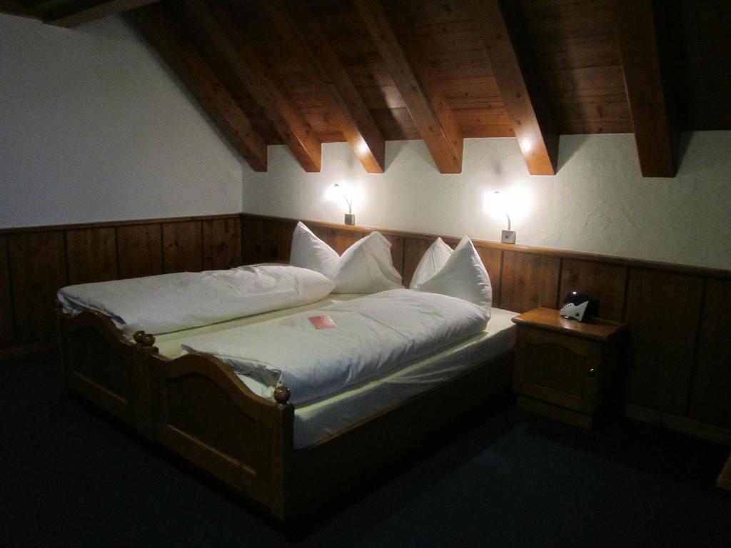 آرو Hotel Zum Kreuz المظهر الخارجي الصورة