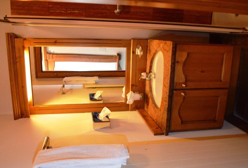آرو Hotel Zum Kreuz الغرفة الصورة