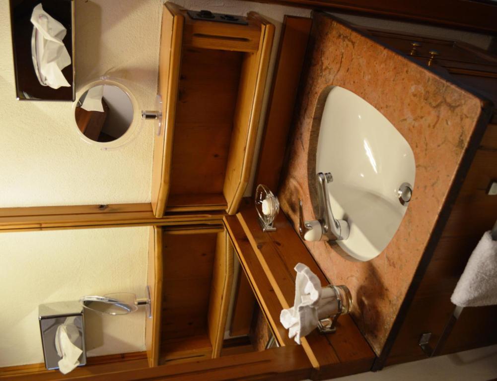 آرو Hotel Zum Kreuz الغرفة الصورة